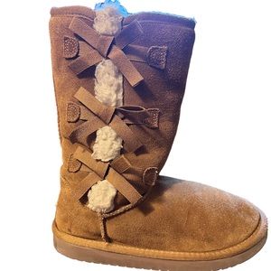 UGG‎